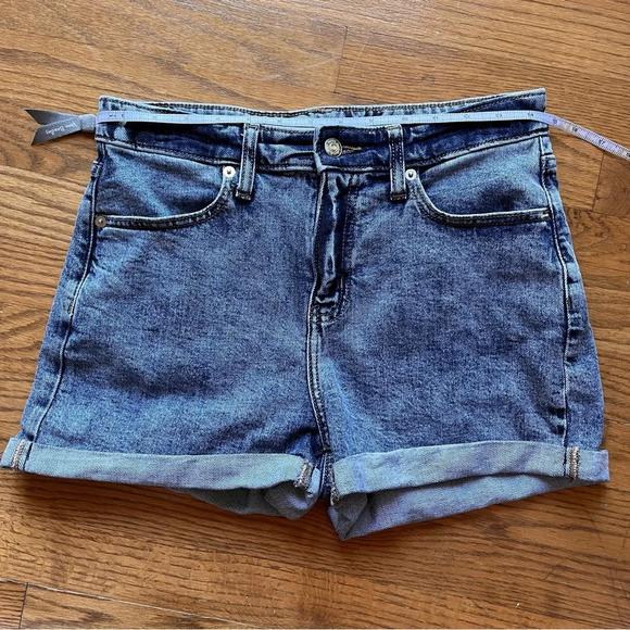 ✨Wild Fable Women's Blue Denim Cuffed Jean Shorts - Size 6/28 - EUC - Stretch - Picture 3 of 8